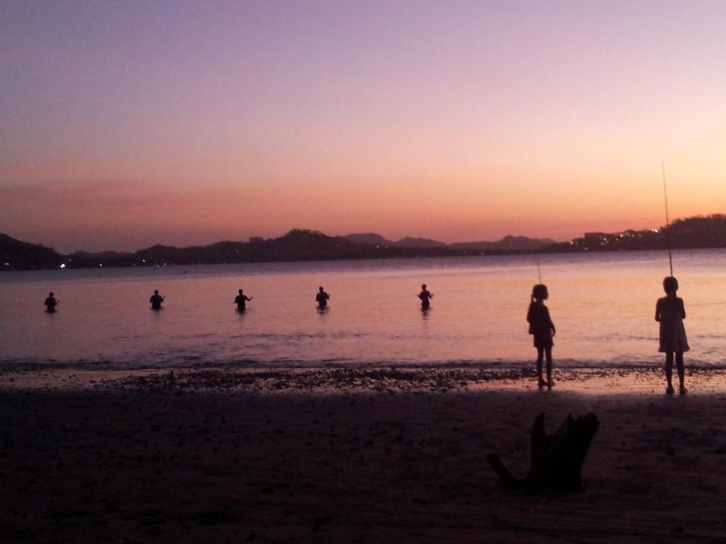 Hotel Casa Blanca Tamarindo Exteriör bild